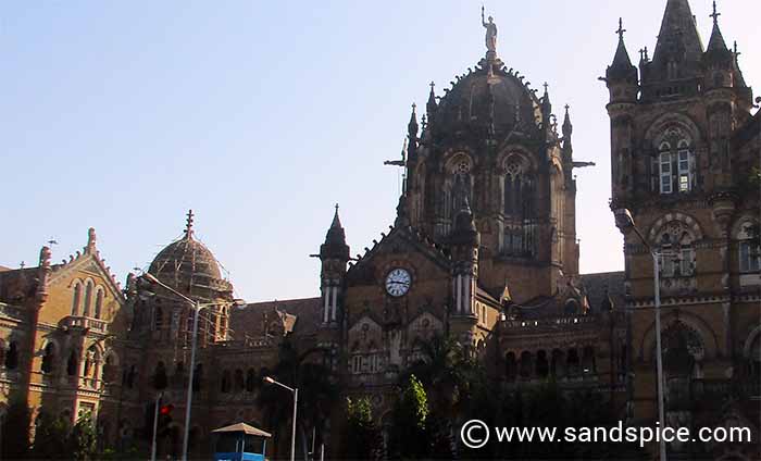<em><strong>Chhatrapati Shivaji Terminus</strong> - </em>A hive of activity